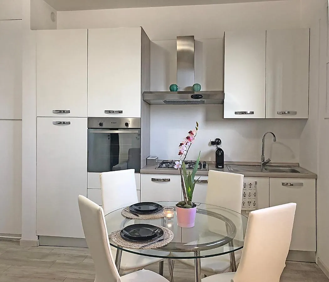 Familybo Apartments Bologna Delight - Front Station